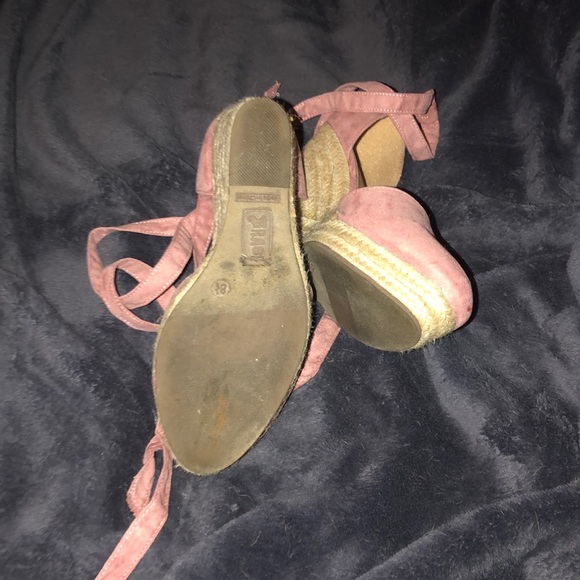 Women’s shoes - Picture 3 of 4